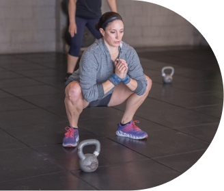 Exercícios de mobilidade são importantes para evitar dores e lesões, além de ajudar na performance de quem pratica atividade física. Veja aqui alguns exemplos.